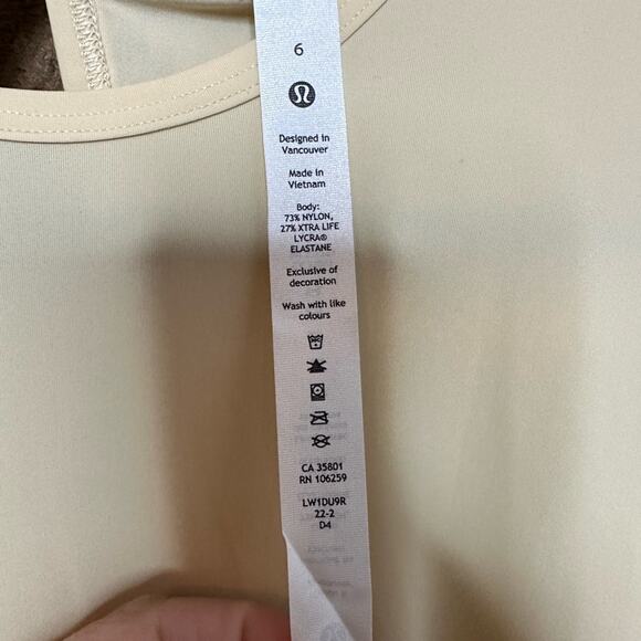 Lululemon Lightweight High-Neck Romper Prosecco cut out back  Size 6 NWT - Picture 7 of 9